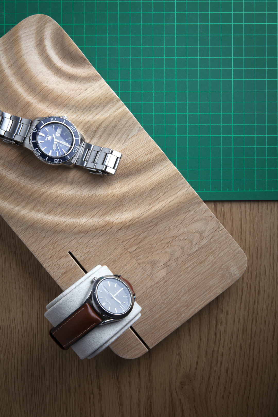 Wave watch tray