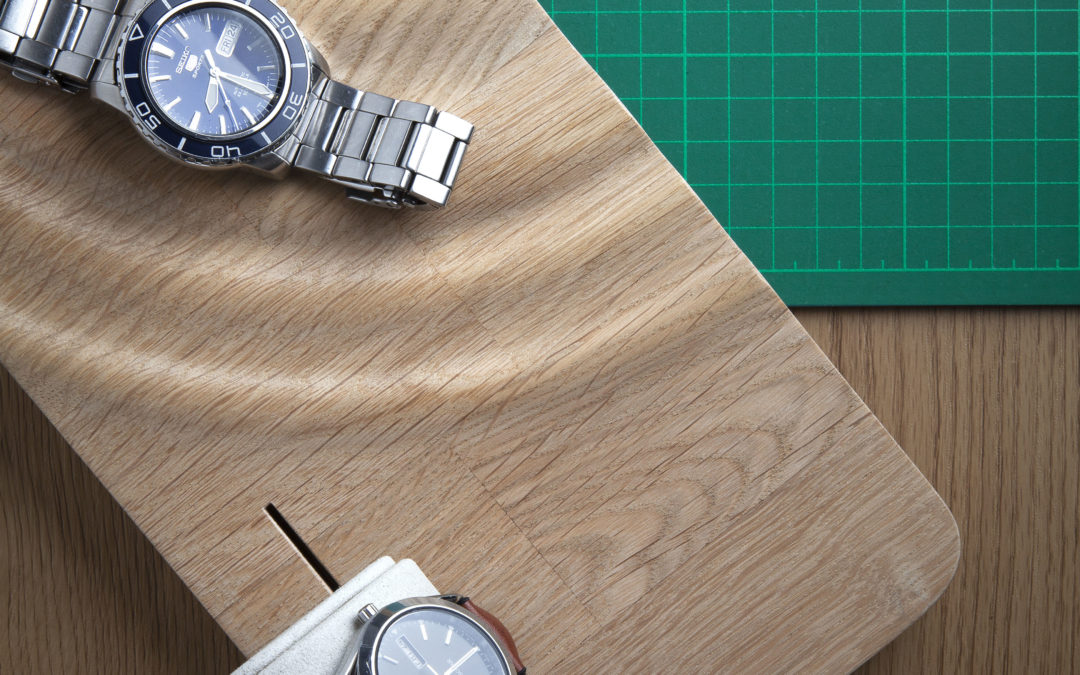 Wave watch tray
